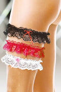 Spitzen-Strumpfband – Zarte weiße Spitze mit rosa Satinband, perfekt für Braut- oder Verführ-Outfits mit femininen Akzenten.