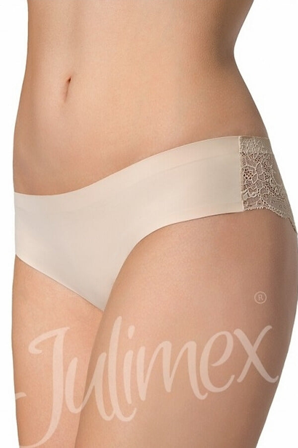 Detailaufnahme der zarten Spitze an der Seitenpartie des schwarzen Julimex Slips – feine Verarbeitung.